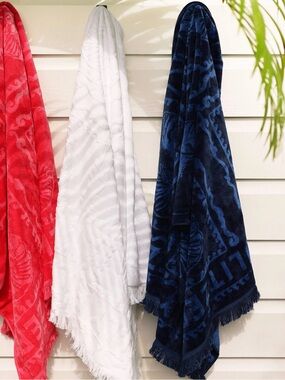 ⛱️ NWT Lilly Pulitzer white jacquard beach towel in color RESORT WHITE 🌺